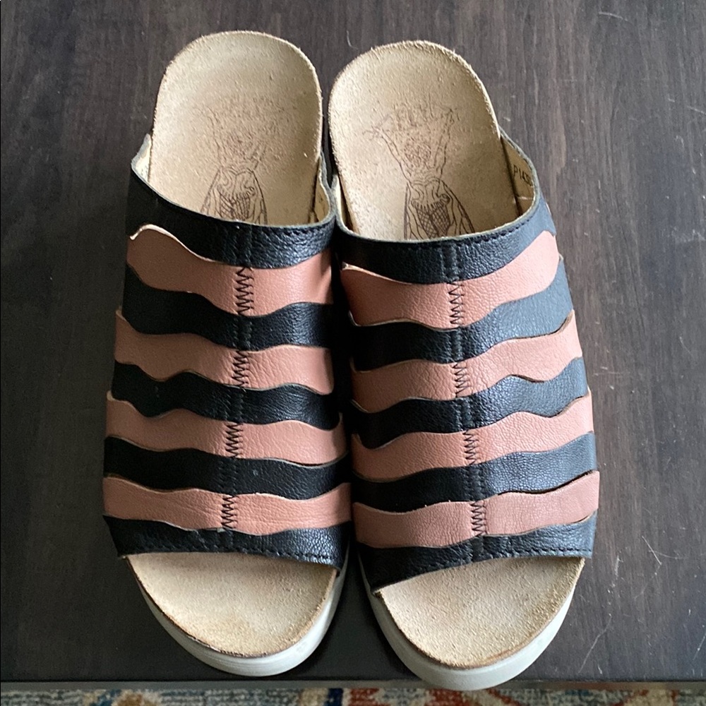 Stylish Fly London Black and Pink Women's Slide Sandals